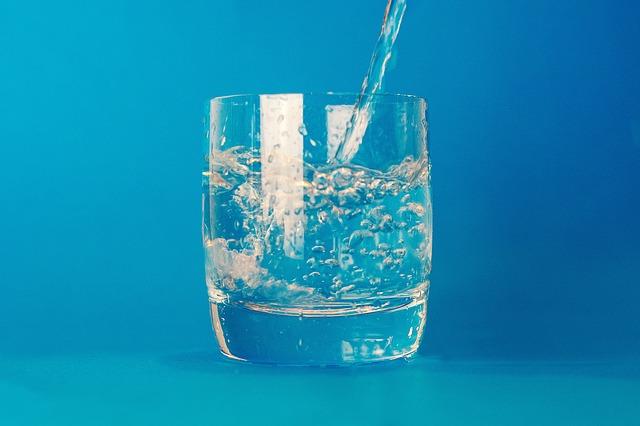 Como beber água corretamente